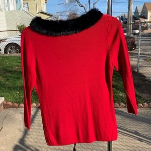 💚💚 Red vintage sweater with fur trim neckline